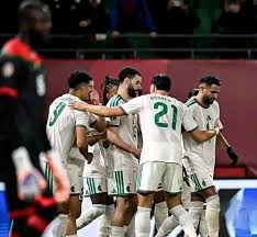 基普乔格惊喜现身！2025上海马拉松新闻发布会顺利举行