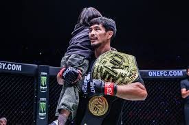 呆妹儿突破自我组女团，连跳热舞后吐槽导播，网友：康复训练？